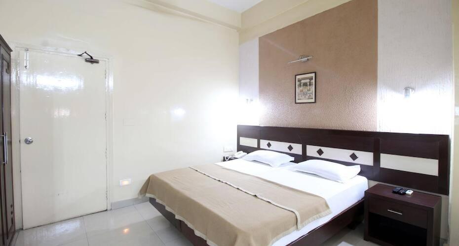 Hotel The Tourist - 1 Min From Railway Station 3*